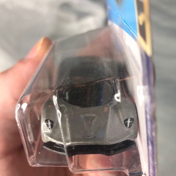 007 Aston Martin Valhalla Concept - Picture 5 of 7